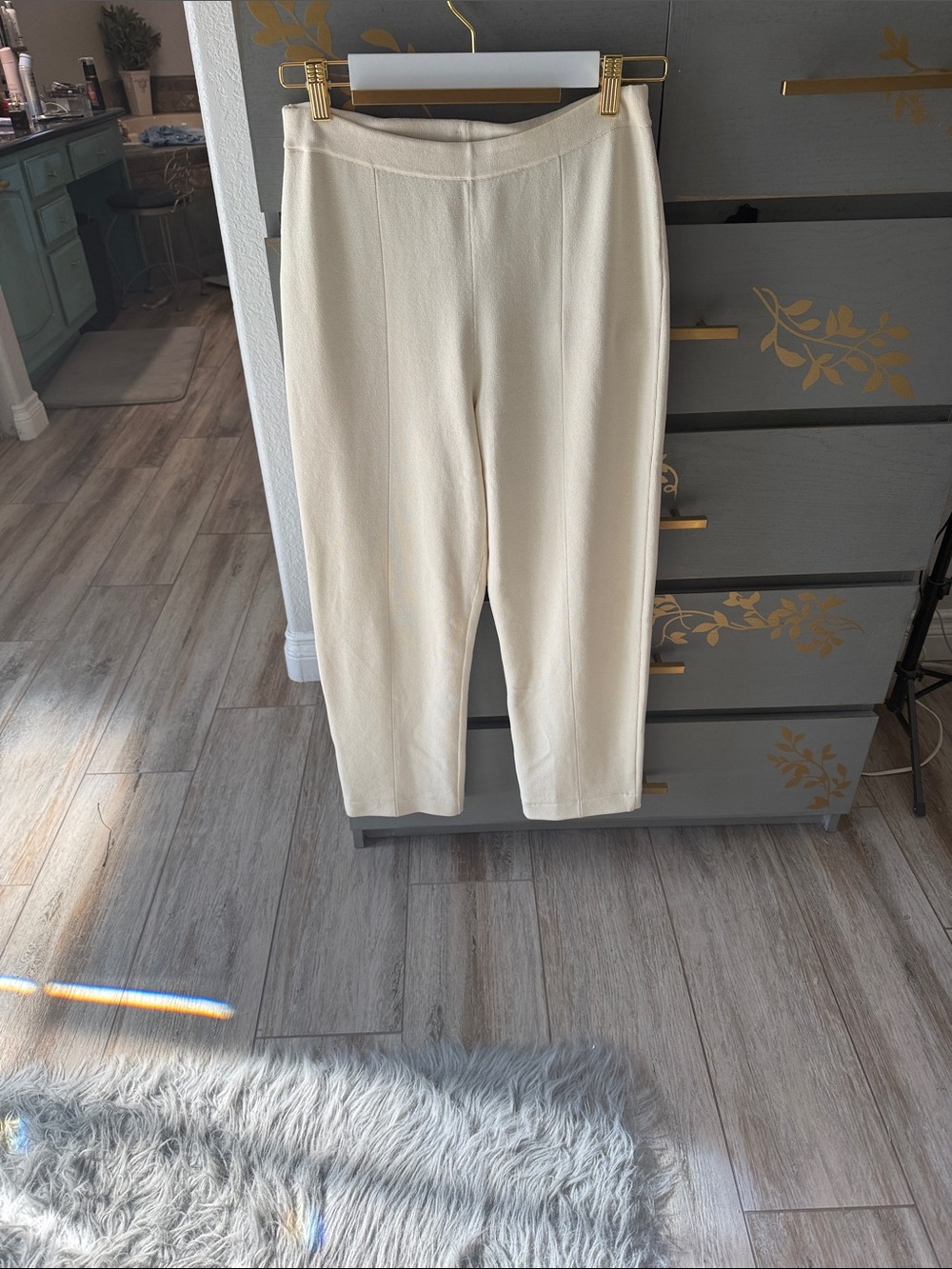 St. John Ivory Cropped Knit Pull-On Pants